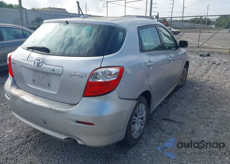 2010 Toyota Matrix z USA, uszkodzony, nr VIN 2T1KU4EEXAC329689
